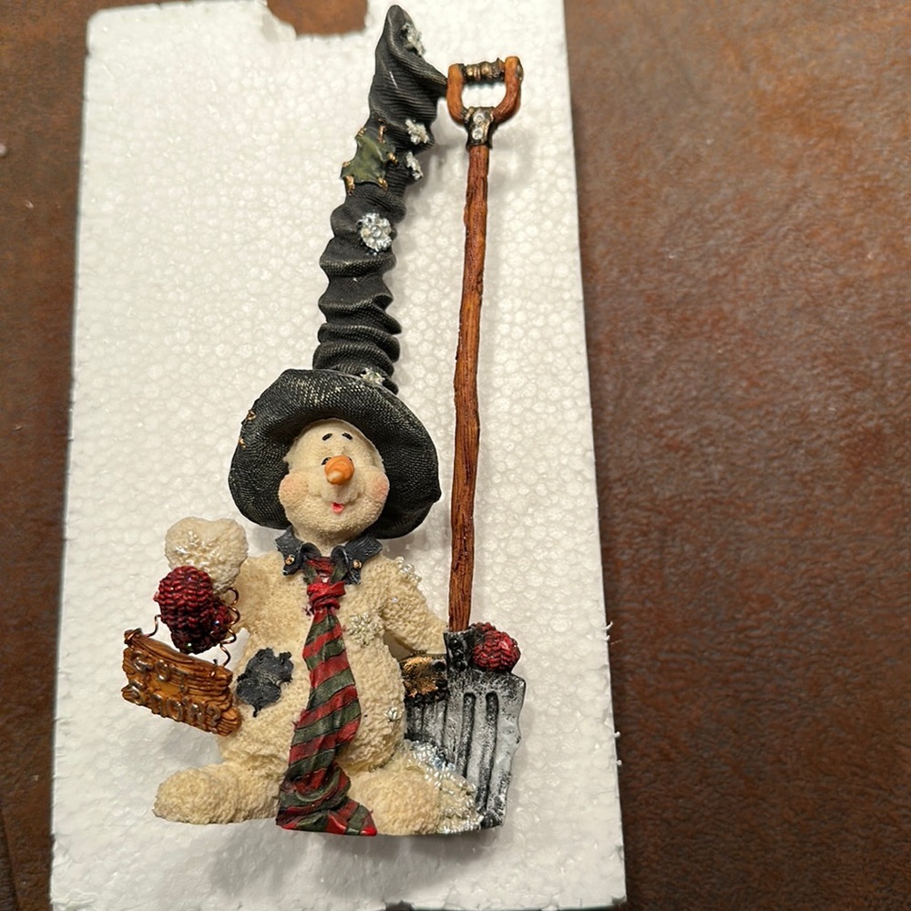 Boyd’s Bears resin figure. ‘Zambonie. Got snow?’